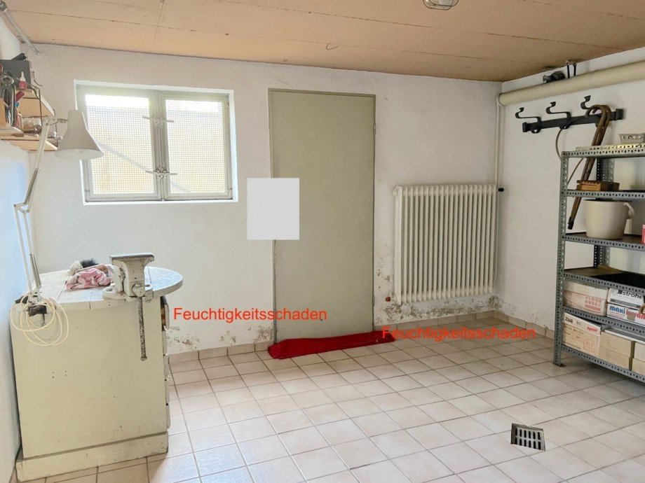 Waschraum - Feuchtigkeitsschaden - Einfamilienhaus Kenn