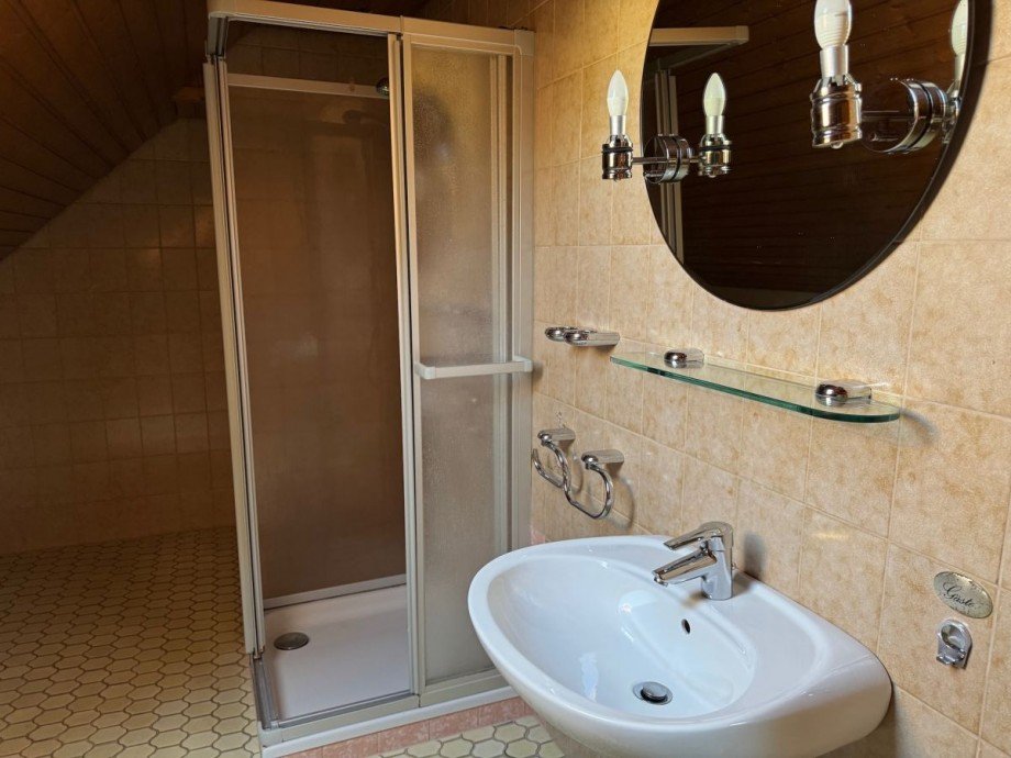 Bad mit Dusche OG Einfamilienhaus Mandern