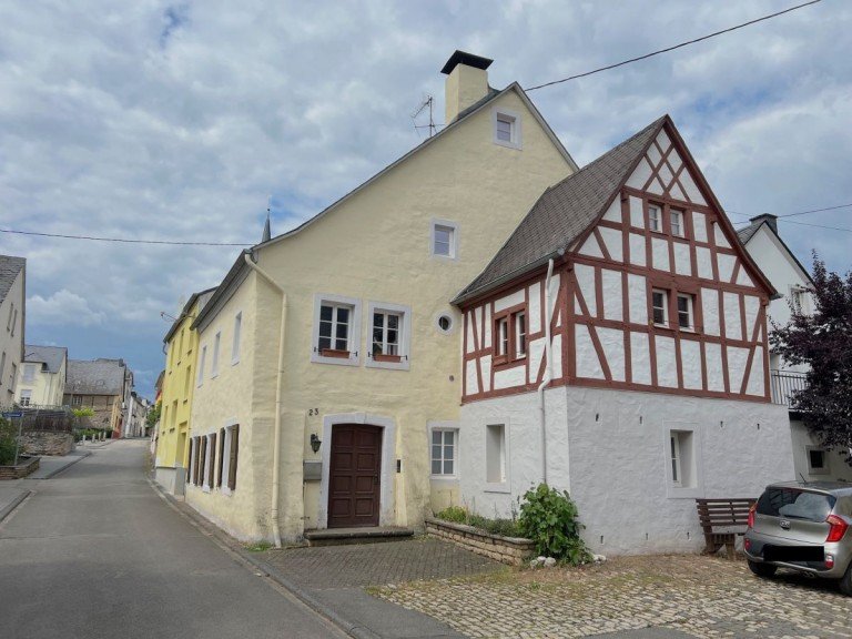 Wohnhaus Trittenheim Haus Historisches Juwel in Trittenheim � Denkmalgesch�tztes Zweifamilienhaus mit sep. Garagenhaus