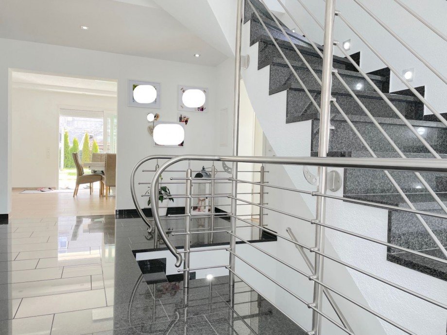 Diele mit Treppe EG Haus Morbach