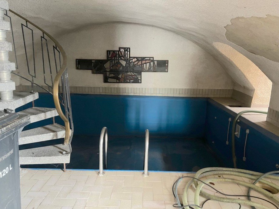 ehemaliges Schwimmbecken (defekt) Haus Trittenheim