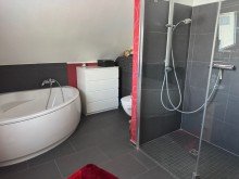 Tim Boldorf Immobilien Bekond - Neuwertiges Einfamilienhaus mit Doppelgarage, Kaminofen, Wintergarten und Einbauk�che