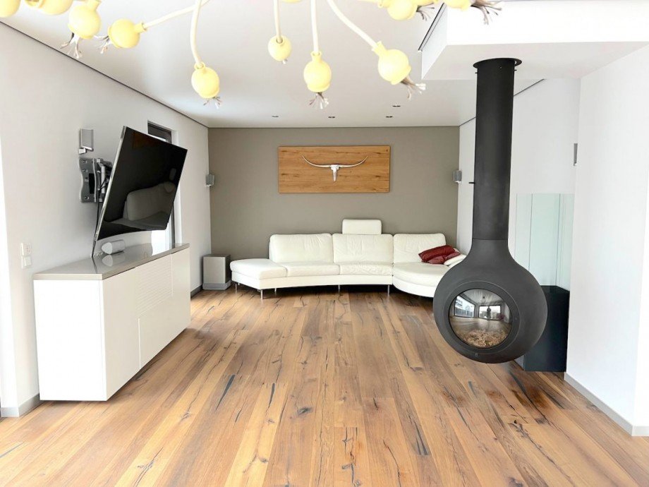 Wohnzimmer mit Design-Kaminofen Haus Schweich