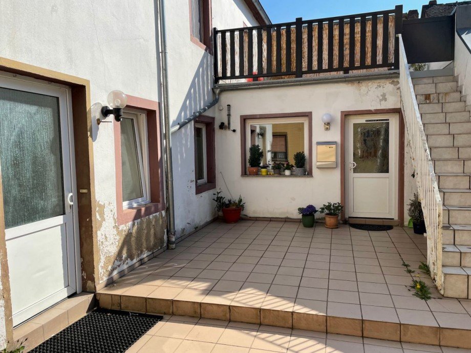R�ckw�rtig Haus Salmtal