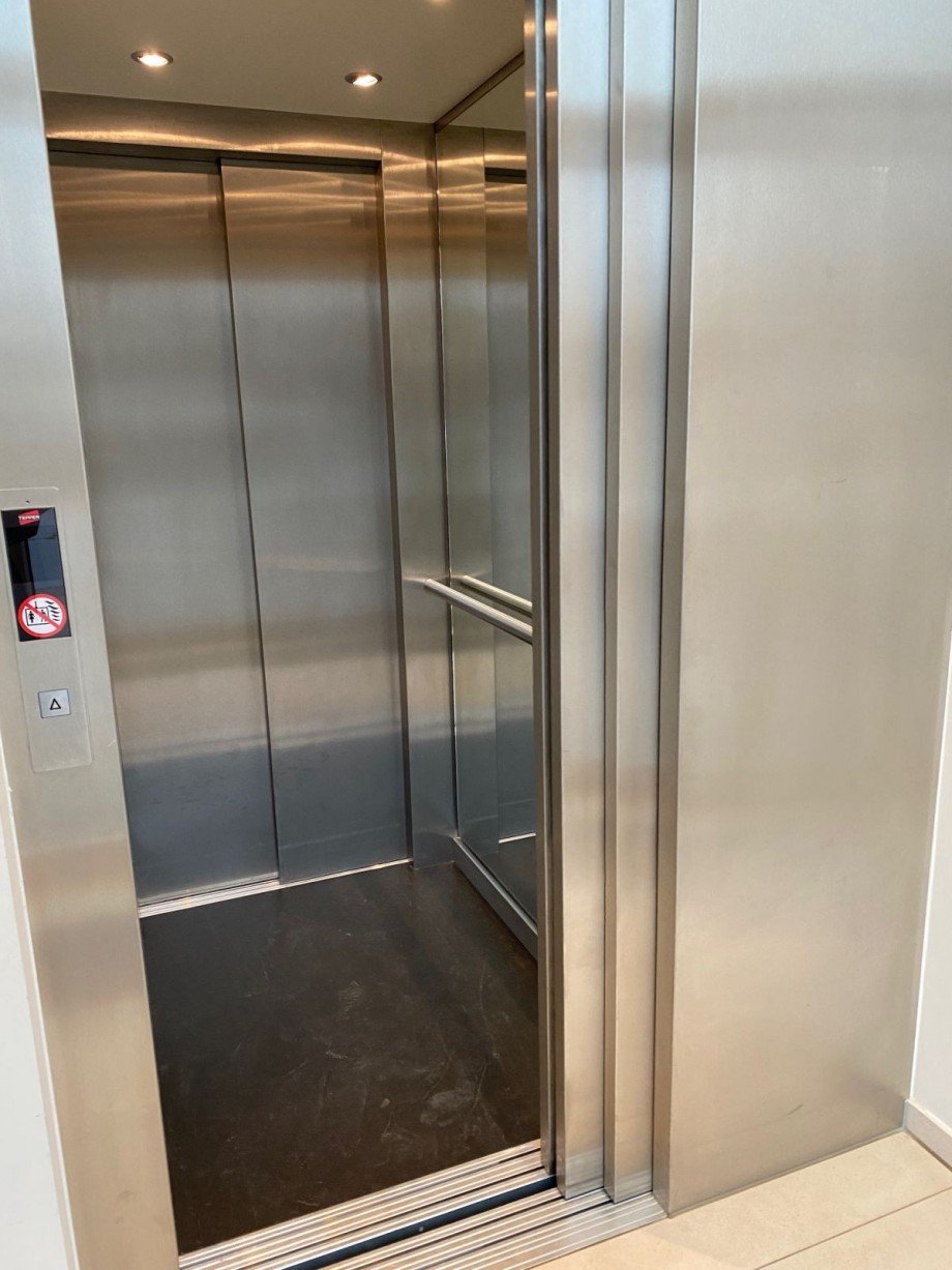 Aufzug im Treppenhaus Wohnung Mehring