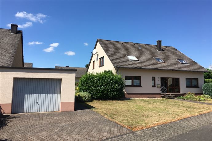Ansicht Haus + Garage Haus Schweich